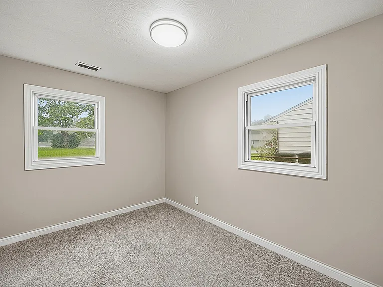 2903 Roslyn Dr — Photo 12