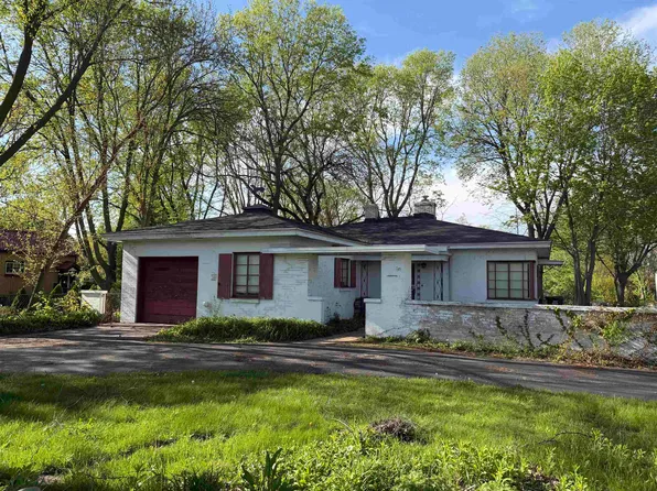 1822 E State St, Rockford, IL 61104