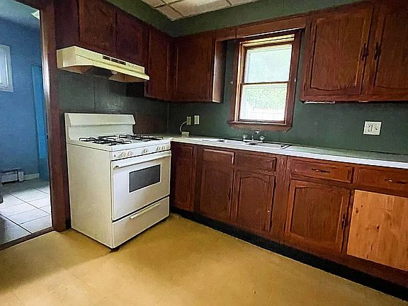 3rd image of 325 Meadow Ave