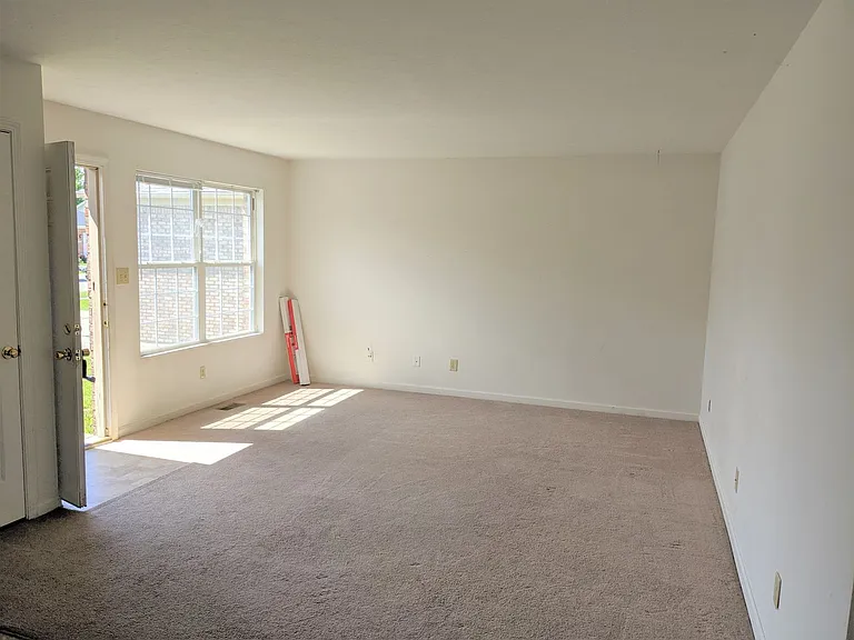 2125 Galaxy Dr — Photo 3