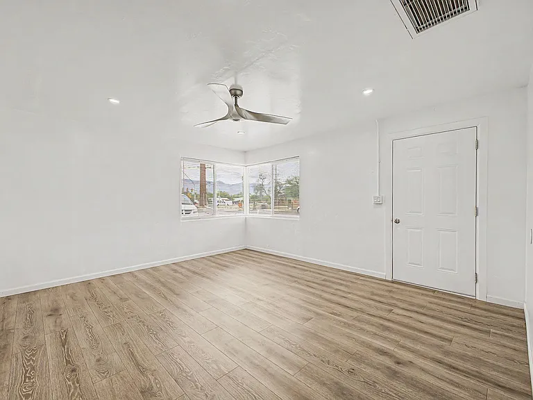 2309 N Columbus Blvd — Photo 4