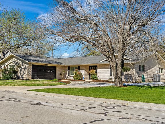 3rd image of 22 LA MESA DR