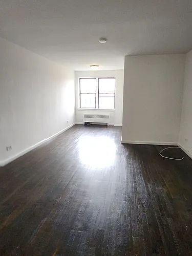 510 Riverdale Ave Photo 1
