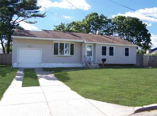 28 Swallow Ln, Brentwood, NY 11717