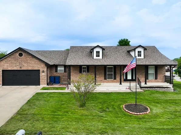 413 E College St, Odessa, MO 64076