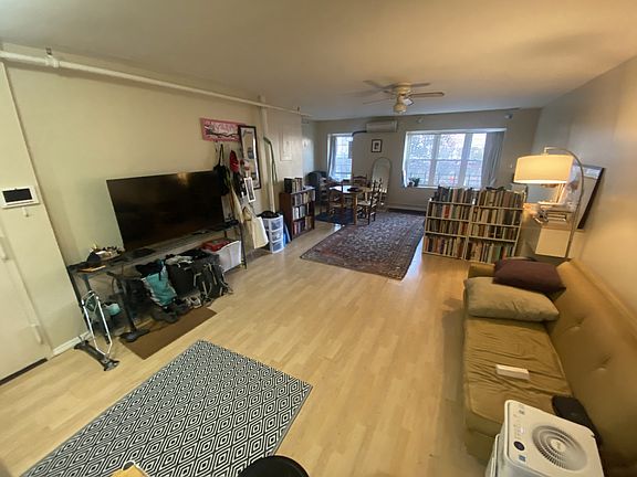 4th image of 594 Pacific St #1