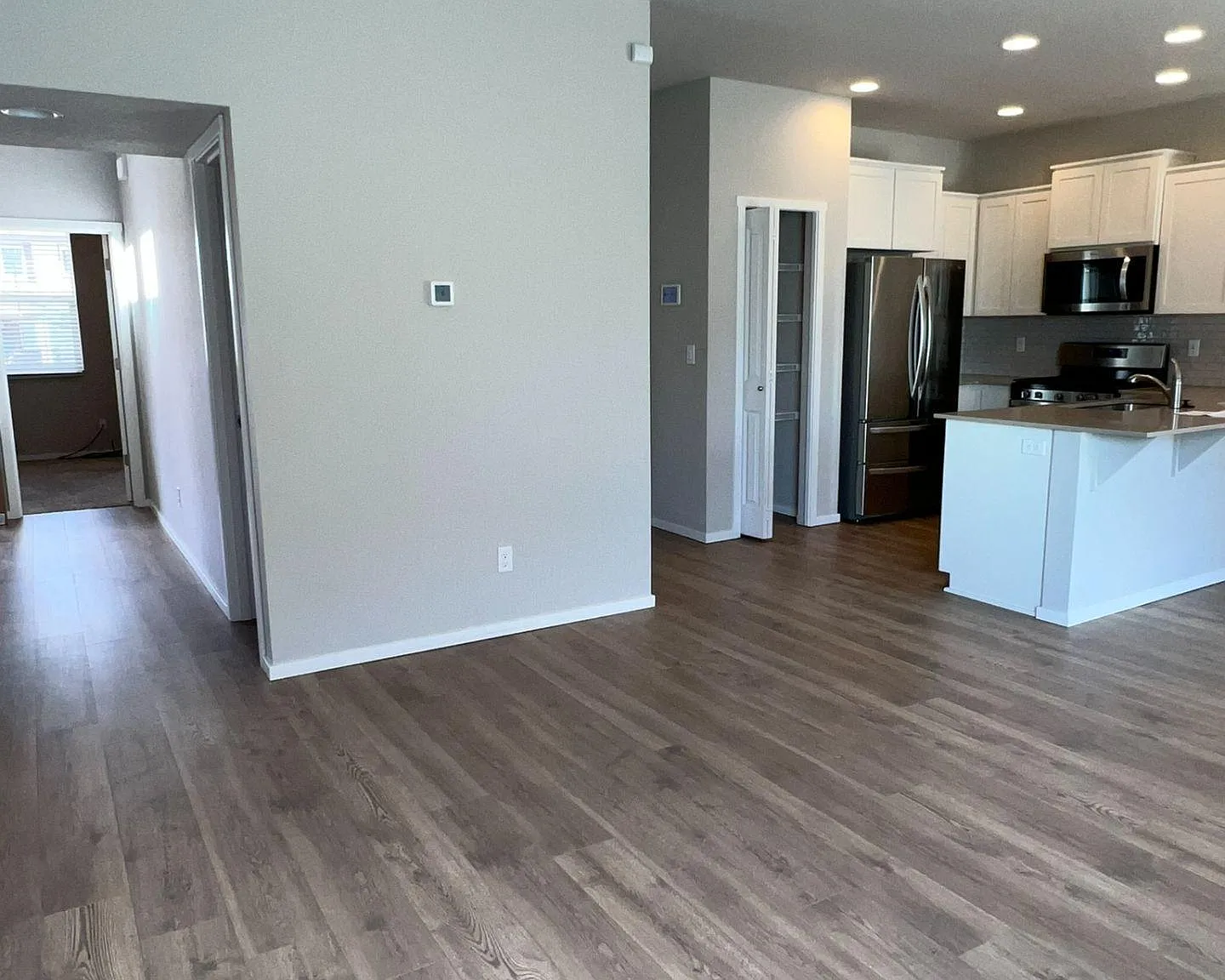 4 bed, 1801 sqft, $2,995 — Photo 2