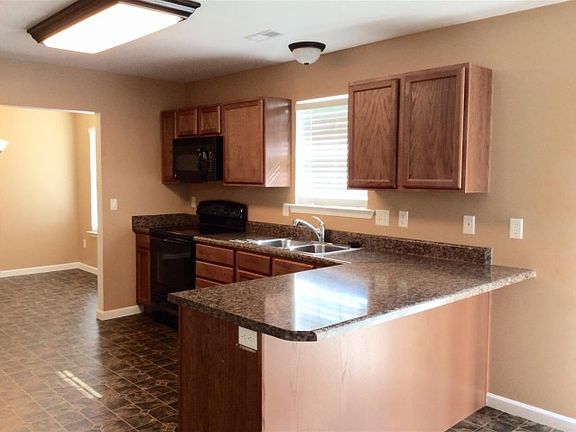 4th image of 454 Silver Thorne Dr