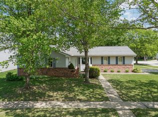 608 Cheshire Dr, Bloomington, IL