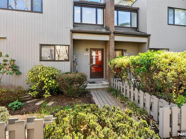 342 Pond Ct #9C, Washington Township, NJ 07676