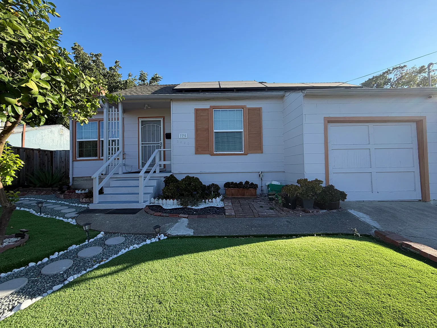 3 bed, 1.5 bath, 1200 sqft, $3,500 — Photo 1