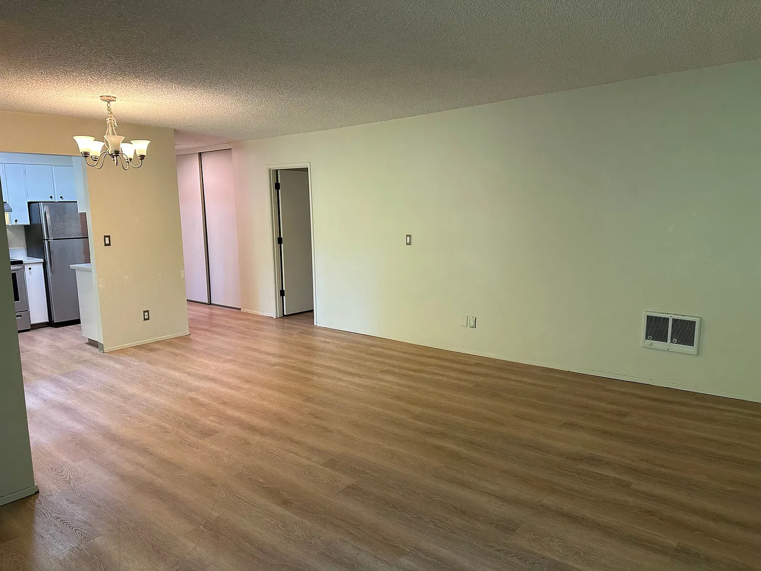 Recently remodeled 2 Bed, 1.5 Bath apartment in Raleigh Hills — Photo 4