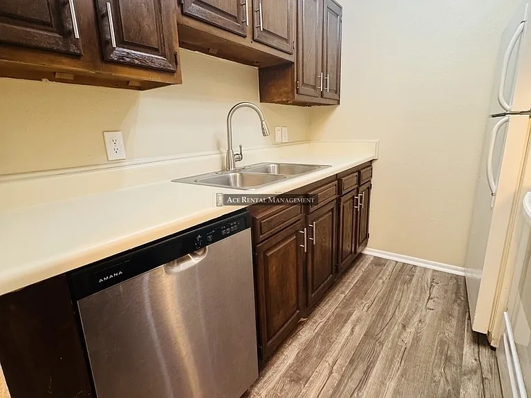 6824 Camden Ln #8 — Photo 8