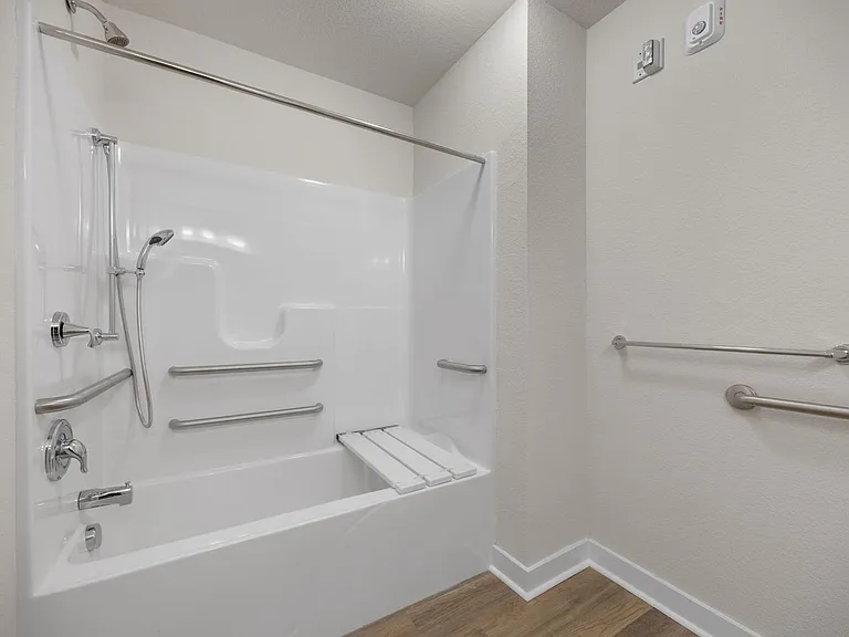 Harbor Village Apartments — Photo 43