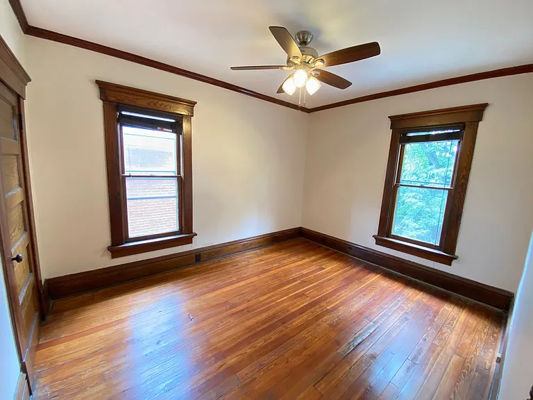 Hunter Ave 1045-1047 GW2 — Photo 15