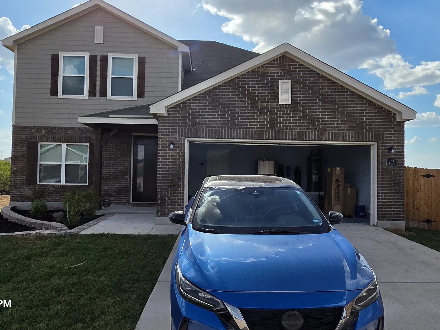 4 bed, 3.5 bath, 2500 sqft, $1,000 — Photo 1