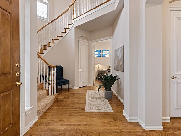 3rd image of 3315 Garrett Dr