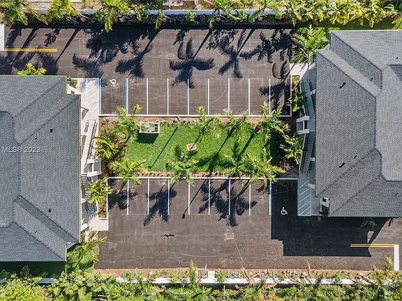 4th image of 5750 SW 44th St #101