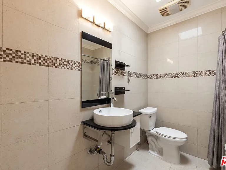 1226 Franklin St #4 — Photo 34
