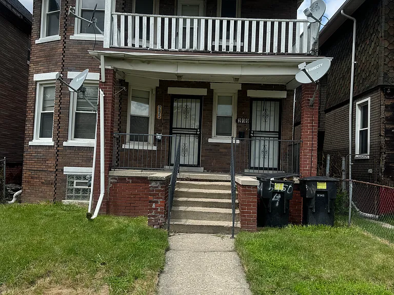 295 Marston St — Photo 1