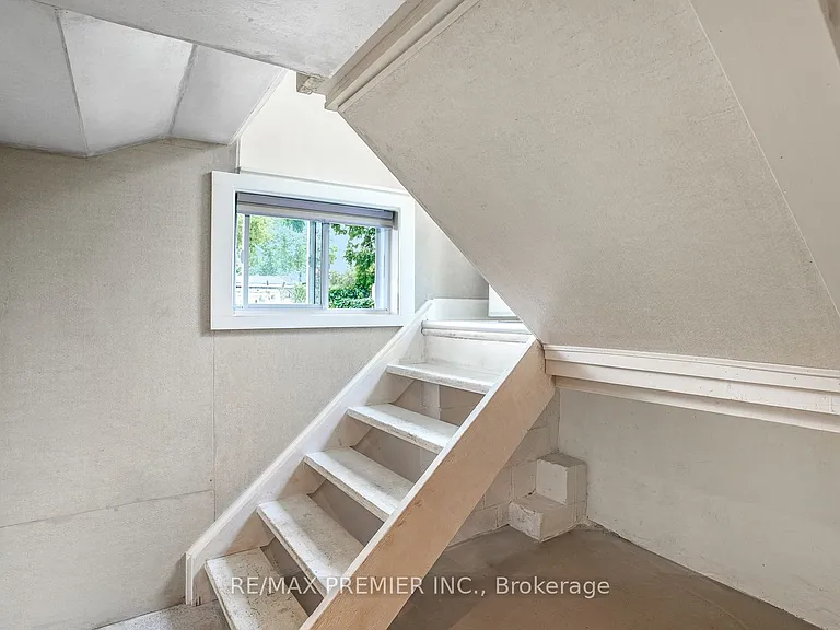 71 Clark Ave — Photo 17