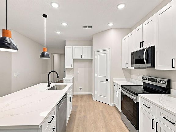 5th image of 25115 QUAKER RIDGE AVENUE