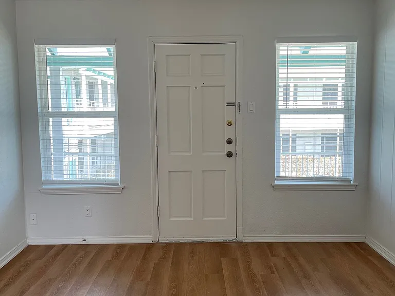 Tara Apartments — Photo 35
