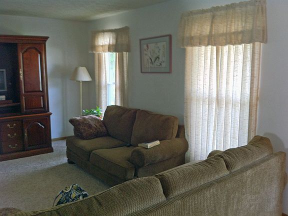 4th image of 196 Moorfield Dr