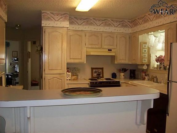2nd image of 1002 Pawhuska Ln