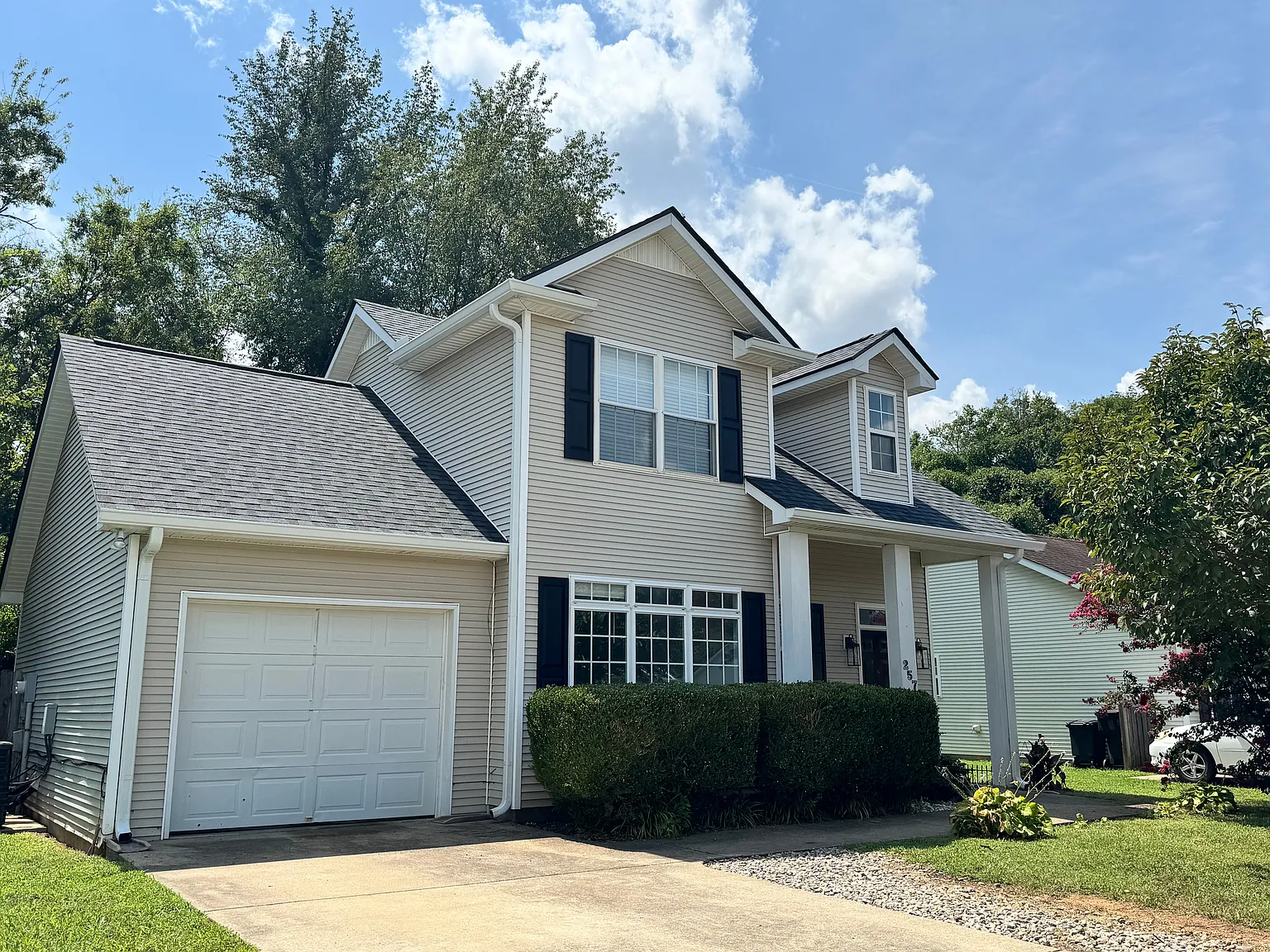4 bed, 2.5 bath, 1625 sqft, $2,200 — Photo 2