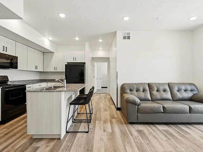 118 N 400 W — Photo 25