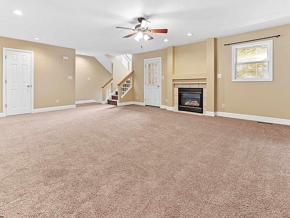 4th image of 898 Ashton Pl