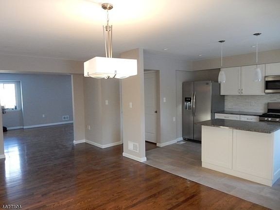 4th image of 38 Park St #St3-b