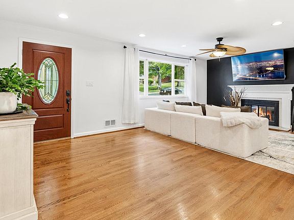 4th image of 10111 Green Forest Dr