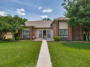 2016 Oakbluff Dr, Carrollton, TX 75007