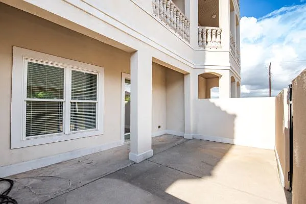 3 bed, 3.5 bath, 2454 sqft, $3,000 — Photo 3