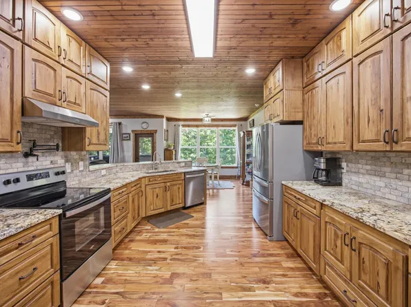 430 Gray Creek Rd, Graysville, TN 37338
