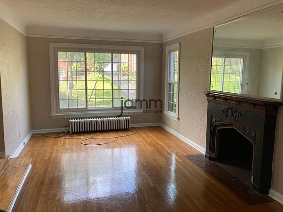 3rd image of 3722 Meadowbrook Blvd