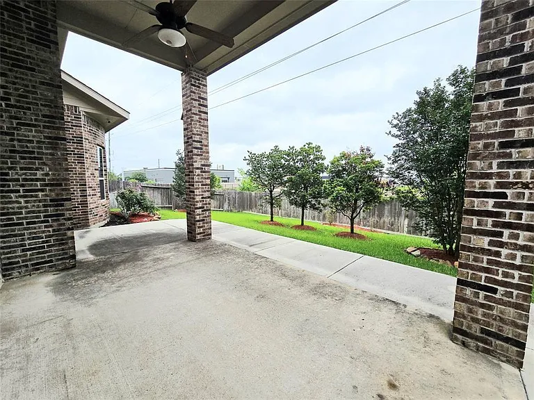 21914 Avalon Queen Dr — Photo 40