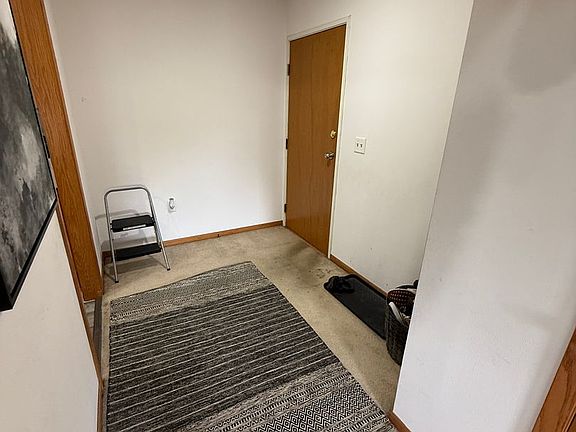 5th image of 220 Williamsburg Dr APT 4