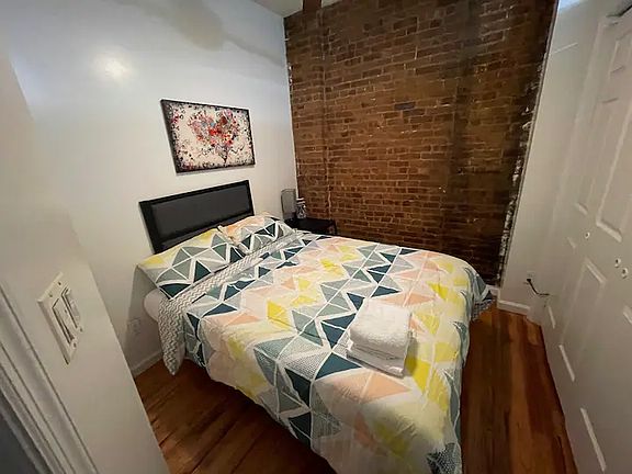 3rd image of 534 W 50th St #D2
