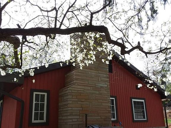 2nd image of 104 Winnett Ln