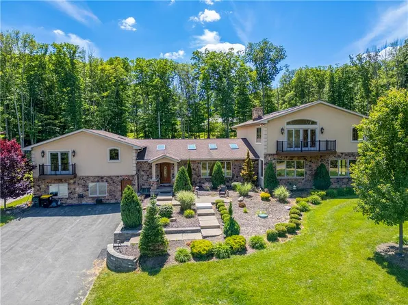 374 Packer Dr, Weatherly, PA 18255
