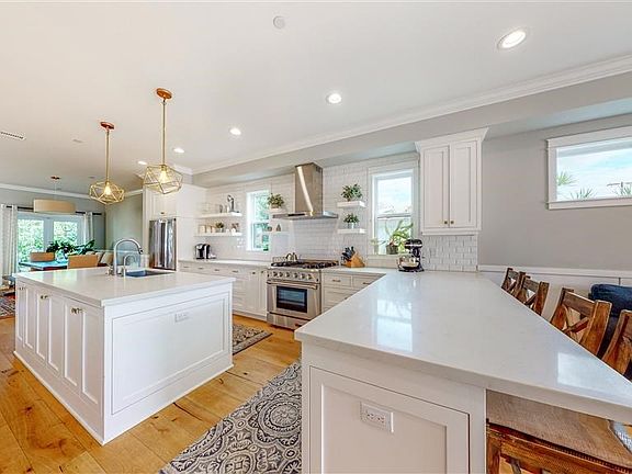 4th image of 411 Alameda Blvd