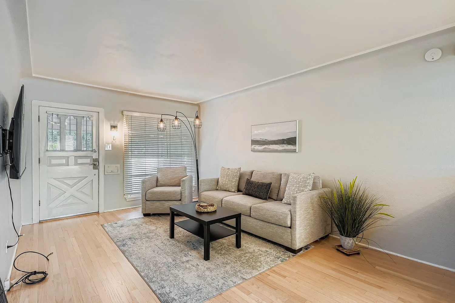 1545 S Steele Street — Photo 4