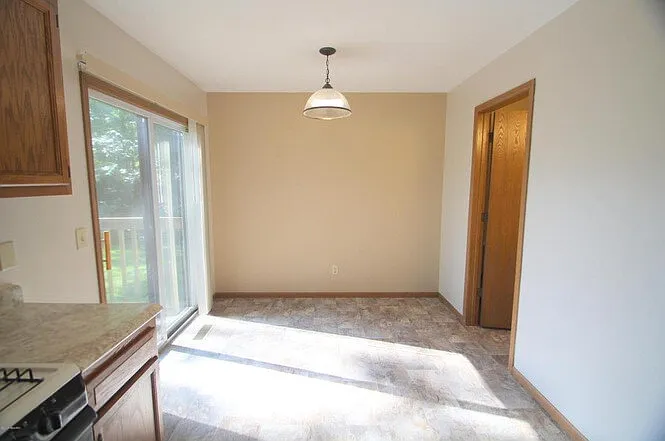 922 Emerald Ave NE #1 — Photo 15