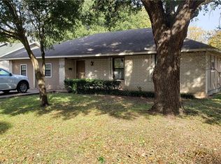 1100 Fowzer St, Taylor, TX 76574