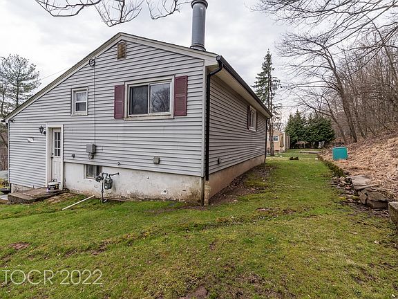 3rd image of 195 Hillside Dr