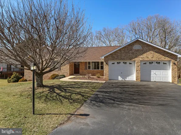22 Dartmouth Dr, Hagerstown, MD 21742