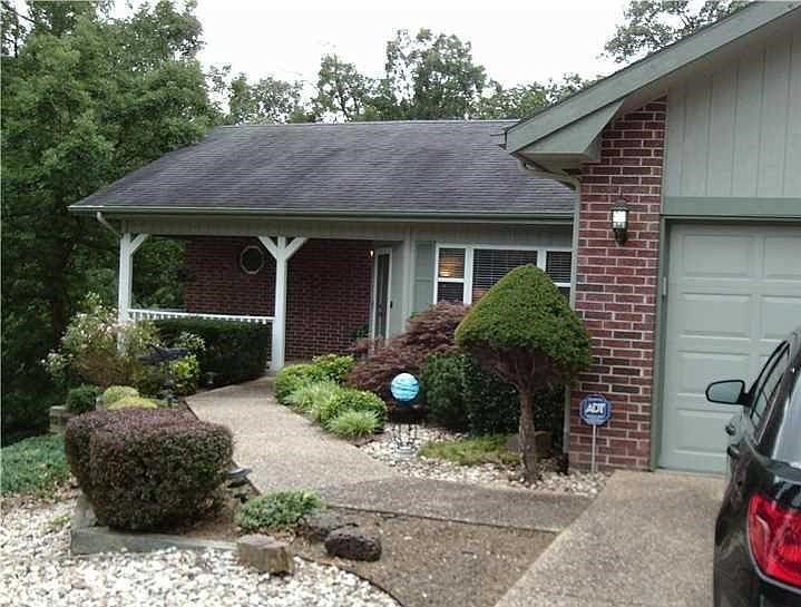 1st image of 10 Breton Ln